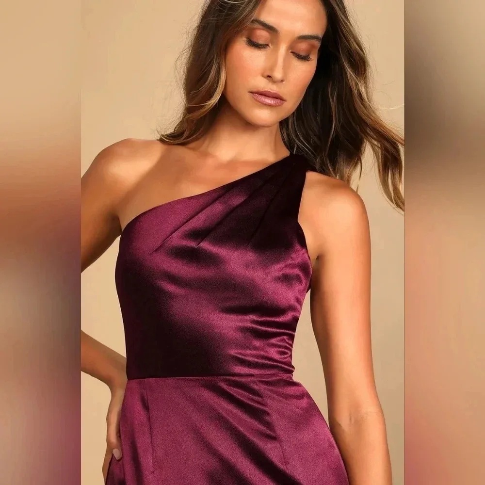 Lulu's On the Guest List Burgundy Satin One-Shoulder Maxi Dress M Wedding Party - Picture 4 of 13